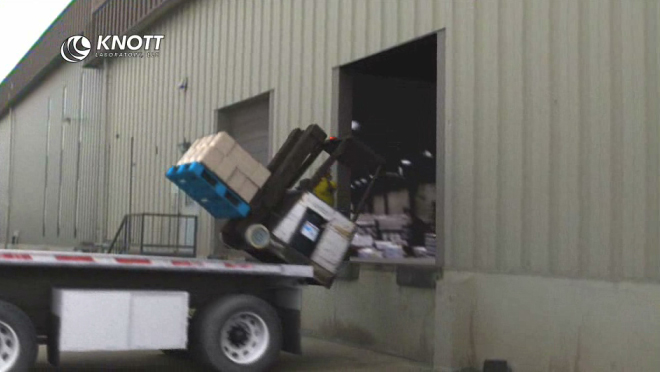 Falling Cargo: Is the Driver or Shipper Liable? - Knott Laboratory, LLC